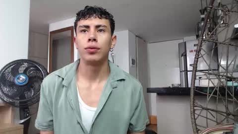 hot_twinks83 online show from 09-19-25, 12:28