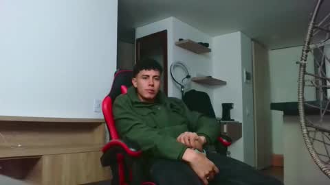 hot_twinks83 online show from 09-22-25, 11:18