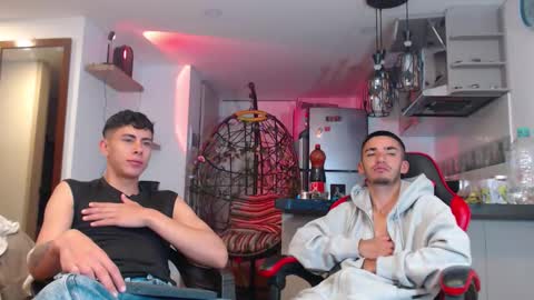 hot_twinks83 online show from 10-09-25, 04:10