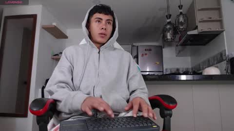 hot_twinks83 online show from 10-13-25, 12:05