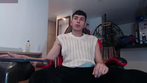 hot_twinks83 online show from 10-16-25, 12:39