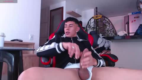 hot_twinks83 online show from 10-18-25, 02:18