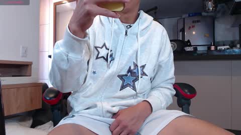 hot_twinks83 online show from 10-21-25, 12:06