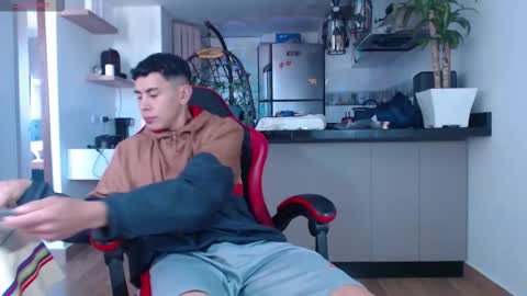 hot_twinks83 online show from 10-22-25, 11:54