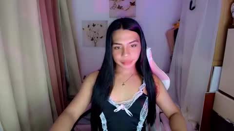 Snapshot of hot_zoe01 chatting on 05-10-26, 12:43 ZOE online show from 05-10-26, 12:43