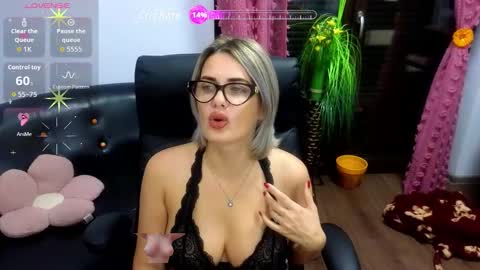 Snapshot of hotanalorena69 chatting on 11-01-25, 06:15 Lisa online show from 11-01-25, 06:15