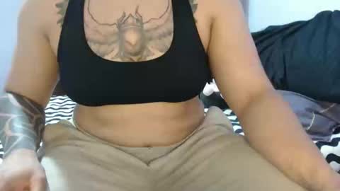 Snapshot of hotandpower10 chatting on 01-10-25, 04:01 Hot and PowerHOPE U MISS ME online show from 01-10-25, 04:01