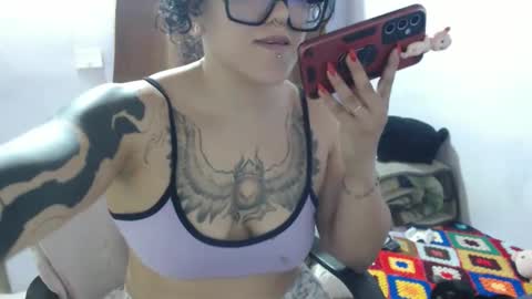 Snapshot of hotandpower10 chatting on 10-06-25, 11:57 Hot and PowerHOPE U MISS ME online show from 10-06-25, 11:57