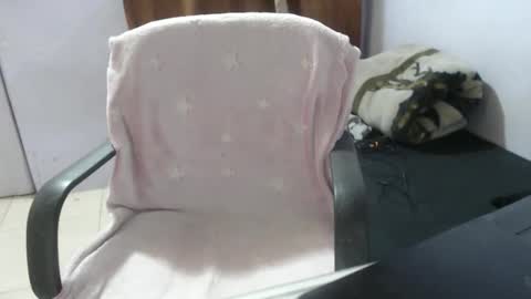 Snapshot of hotandpower10 chatting on 11-05-25, 02:22 Hot and PowerHOPE U MISS ME online show from 11-05-25, 02:22