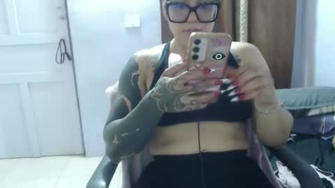 Snapshot of hotandpower10 chatting on 11-10-25, 11:48 Hot and PowerHOPE U MISS ME online show from 11-10-25, 11:48