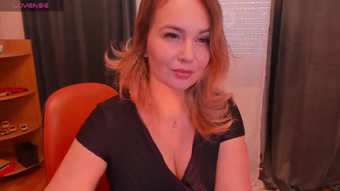 Snapshot of hotbabette chatting on 03-12-25, 10:16 SweetBrendy online show from 03-12-25, 10:16
