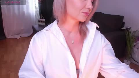 Snapshot of hotbabette chatting on 09-29-25, 12:21 SweetBrendy online show from 09-29-25, 12:21