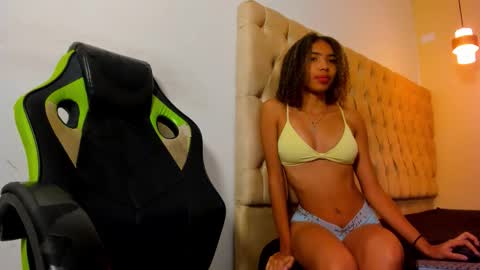 Snapshot of hotblosson chatting on 10-17-25, 02:08 hotblosson online show from 10-17-25, 02:08