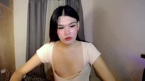 Snapshot of hotbunnyrainx chatting on 04-29-26, 05:30 rain online show from 04-29-26, 05:30