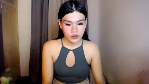 Snapshot of hotbunnyrainx chatting on 05-10-26, 10:42 rain online show from 05-10-26, 10:42