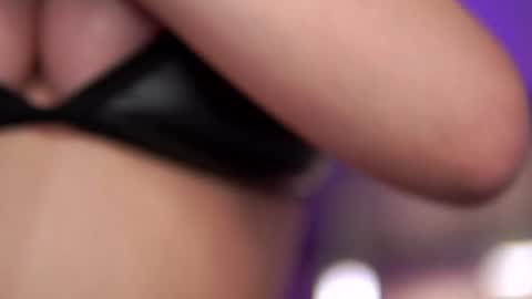 Snapshot of hotbustybabex chatting on 09-26-25, 06:17 Anais online show from 09-26-25, 06:17