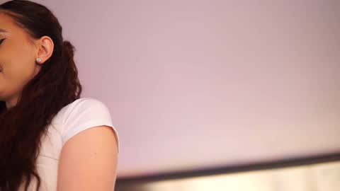 Snapshot of hotbustybabex chatting on 11-26-25, 09:32 Anais online show from 11-26-25, 09:32