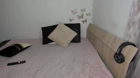 KRISS LUNA online show from 09-23-25, 04:37