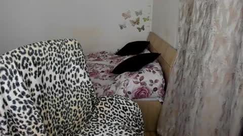 KRISS LUNA online show from 12-18-25, 01:55