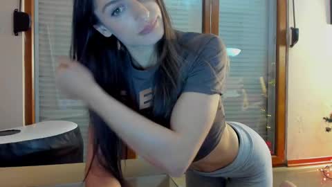 Snapshot of hotel77777 chatting on 12-18-24, 11:51 Erika  online show from 12-18-24, 11:51