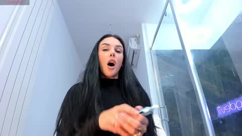 hotfallingdevil online show from 09-24-25, 04:38