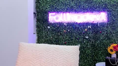 hotfallingdevil online show from 12-22-25, 06:10