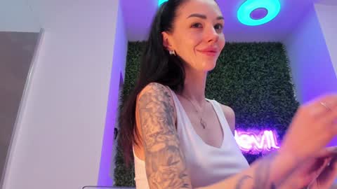 hotfallingdevil online show from 01-12-26, 05:23