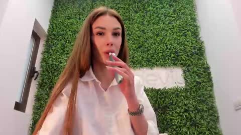 hotfallingdevil online show from 04-27-26, 09:18