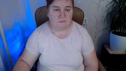 Snapshot of hotfiremommy chatting on 01-11-25, 11:56 LimonkaFire online show from 01-11-25, 11:56