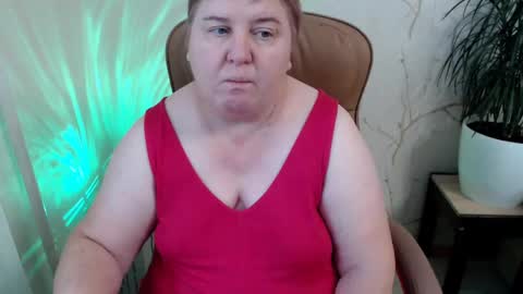 Snapshot of hotfiremommy chatting on 01-13-25, 10:14 LimonkaFire online show from 01-13-25, 10:14