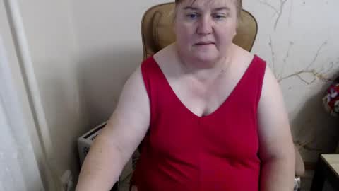 Snapshot of hotfiremommy chatting on 01-27-25, 08:07 LimonkaFire online show from 01-27-25, 08:07