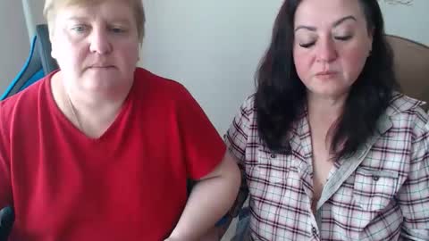 Snapshot of hotfiremommy chatting on 10-11-25, 12:58 LimonkaFire online show from 10-11-25, 12:58