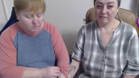 Snapshot of hotfiremommy chatting on 10-24-25, 03:08 LimonkaFire online show from 10-24-25, 03:08