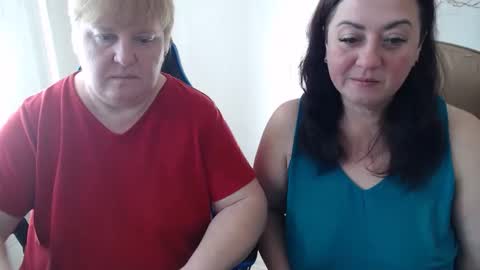 Snapshot of hotfiremommy chatting on 10-31-25, 08:04 LimonkaFire online show from 10-31-25, 08:04