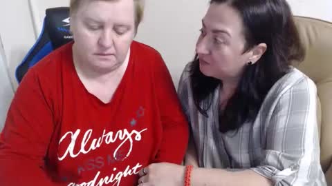 Snapshot of hotfiremommy chatting on 11-12-25, 09:25 LimonkaFire online show from 11-12-25, 09:25