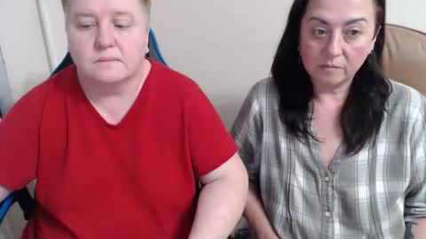 Snapshot of hotfiremommy chatting on 11-14-25, 08:40 LimonkaFire online show from 11-14-25, 08:40