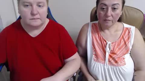 Snapshot of hotfiremommy chatting on 11-15-25, 02:35 LimonkaFire online show from 11-15-25, 02:35