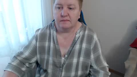 Snapshot of hotfiremommy chatting on 11-20-25, 08:03 LimonkaFire online show from 11-20-25, 08:03