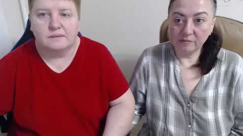 Snapshot of hotfiremommy chatting on 11-21-25, 04:49 LimonkaFire online show from 11-21-25, 04:49