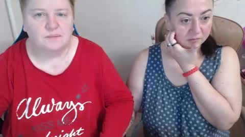 Snapshot of hotfiremommy chatting on 11-22-25, 08:13 LimonkaFire online show from 11-22-25, 08:13