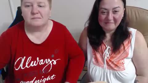 Snapshot of hotfiremommy chatting on 11-24-25, 04:51 LimonkaFire online show from 11-24-25, 04:51