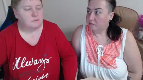 Snapshot of hotfiremommy chatting on 11-27-25, 09:17 LimonkaFire online show from 11-27-25, 09:17