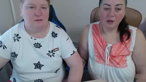 Snapshot of hotfiremommy chatting on 11-28-25, 09:45 LimonkaFire online show from 11-28-25, 09:45