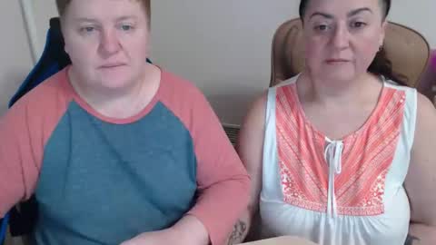 Snapshot of hotfiremommy chatting on 11-28-25, 09:50 LimonkaFire online show from 11-28-25, 09:50