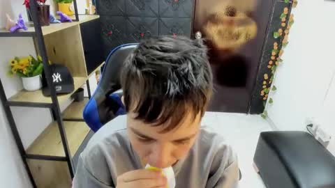 hannah online show from 04-30-26, 03:02