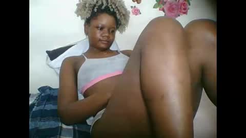 Snapshot of hotjeylee chatting on 09-10-25, 12:54 LOYCE online show from 09-10-25, 12:54