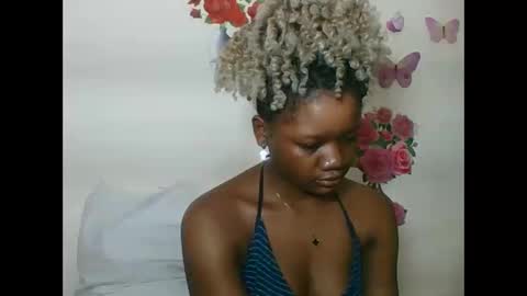 Snapshot of hotjeylee chatting on 09-11-25, 01:17 LOYCE online show from 09-11-25, 01:17