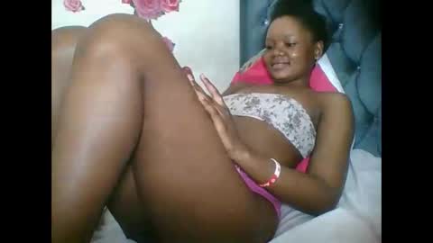 Snapshot of hotjeylee chatting on 09-21-25, 10:33 LOYCE online show from 09-21-25, 10:33