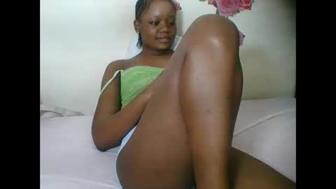 Snapshot of hotjeylee chatting on 09-29-25, 06:13 LOYCE online show from 09-29-25, 06:13