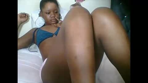 Snapshot of hotjeylee chatting on 10-02-25, 10:39 LOYCE online show from 10-02-25, 10:39